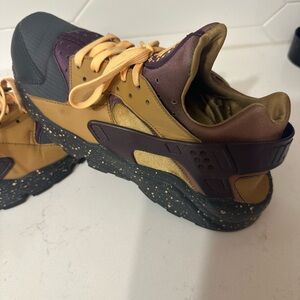 Nike Air Huarache
Premium Men's Size... 10